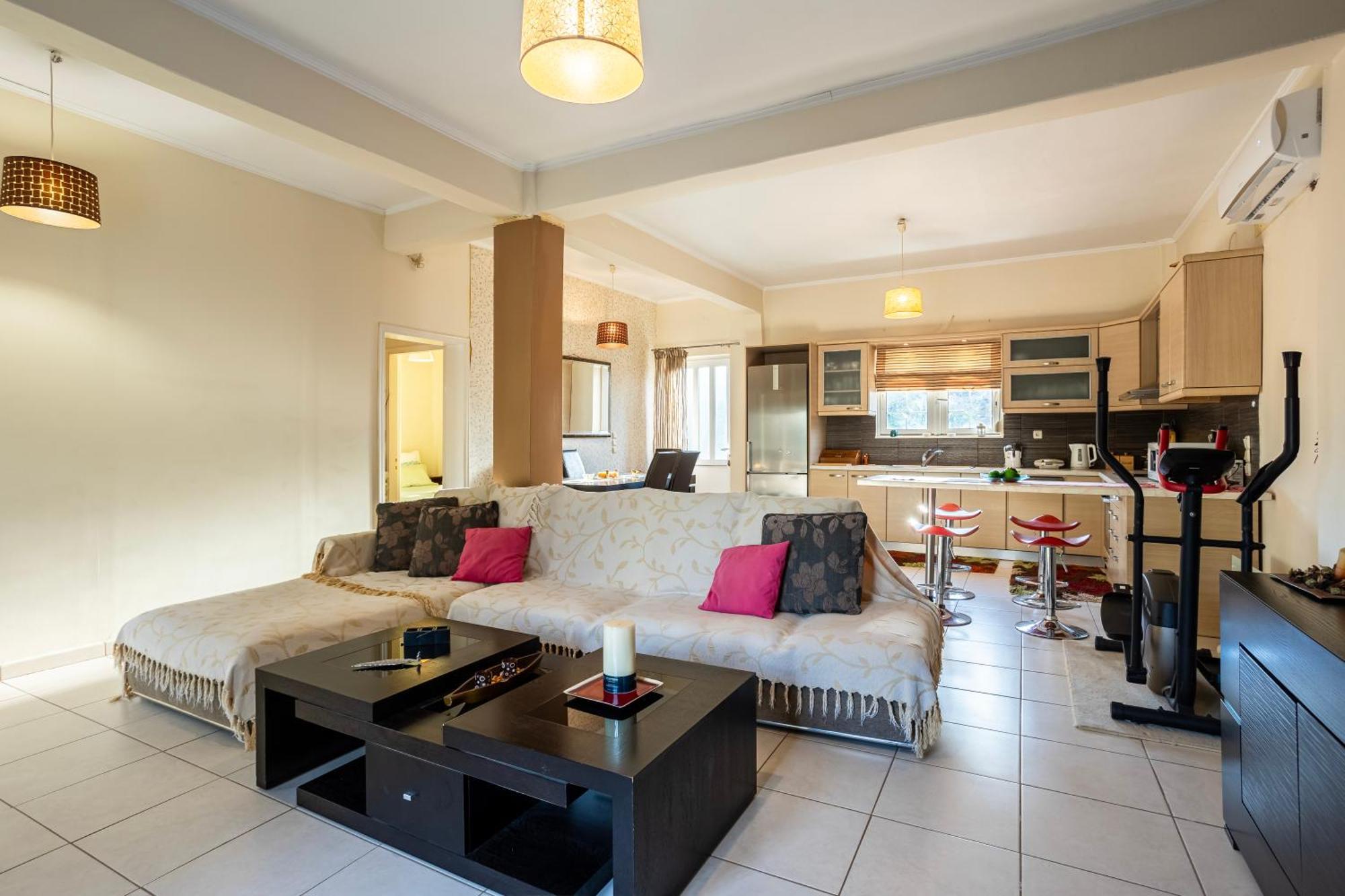 Kalamata'S Sunny Retreat Near The Historic Center Екстер'єр фото